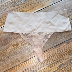 SPANX by Sara Blakely thong /lace front panty/New/L